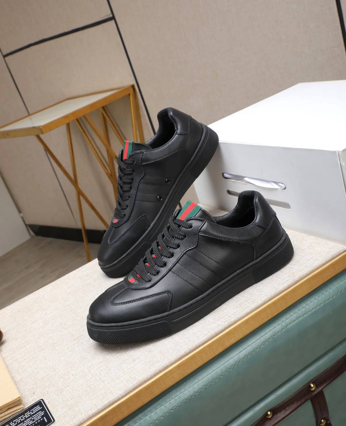 Men's shoes 💰420 GUCCI🔍🔍The latest model is available at the counter simultaneously. Original calfskin imported from Italy, genuine leather lining, (high-end, extravagant and classy) with exquisite workmanship. Sole: Original sole provided by the original factory. ⚠Exclusive double-layer movable molded sole is super comfortable⚠. Photographed in real life. 🎬The real thing is better. 🔍🔍"High quality·Follow the order" code number 38-44